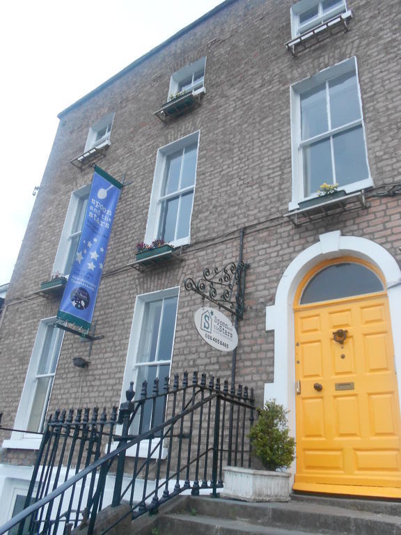 Spoon And The Stars Hostel Drogheda Ruang foto